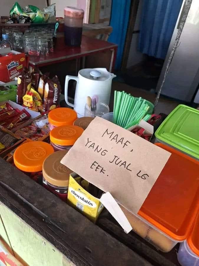 13 Potret lucu tulisan pemberitahuan di warung ini bikin pembeli hembuskan nafas, ada aja alasannya