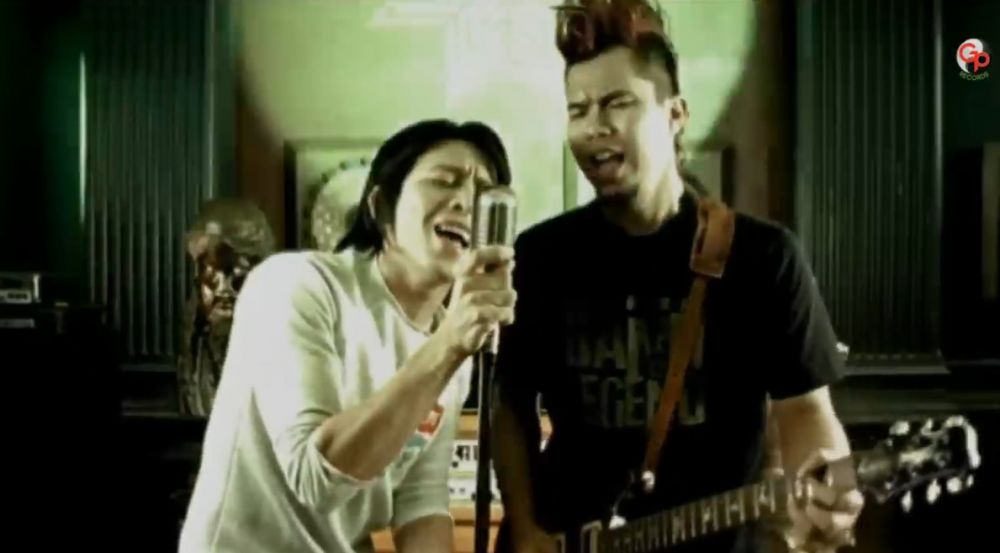 Ternyata Ariel dan Wulan Guritno pernah bareng jadi model video klip Dewa 19, ini 7 potret lawasnya