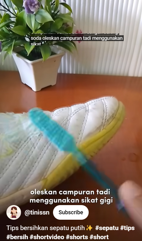 Trik agar sepatu buluk kotor jadi putih bersih sekarang tak perlu dicuci air, andalkan 2 bahan dapur