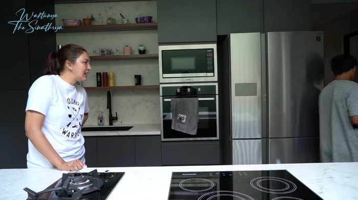 Rombak area masak sesuai impian, 9 potret dapur Donna Agnesia kini modern, punya 2 kompor khusus