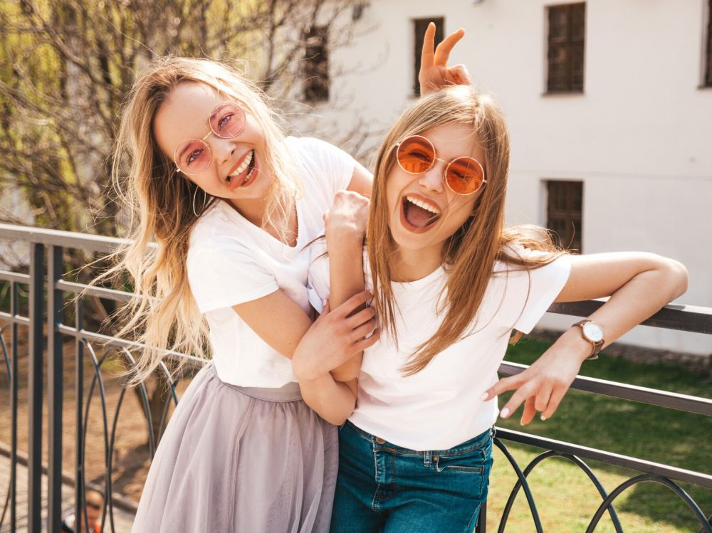 50 Kata-kata pertemanan lucu 2025, bikin ngakak, tapi so sweet