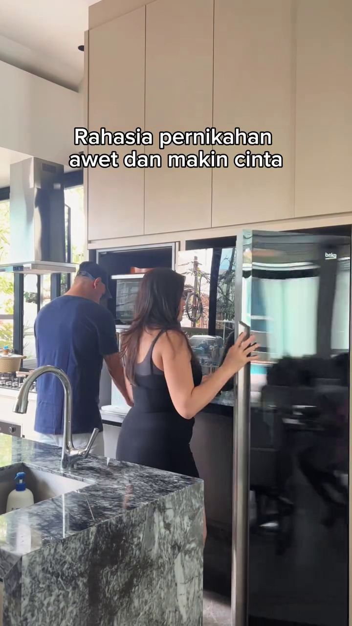 9 Potret dapur baru Jessica Iskandar mewah berlapis granit, tampilannya estetik buat ngonten