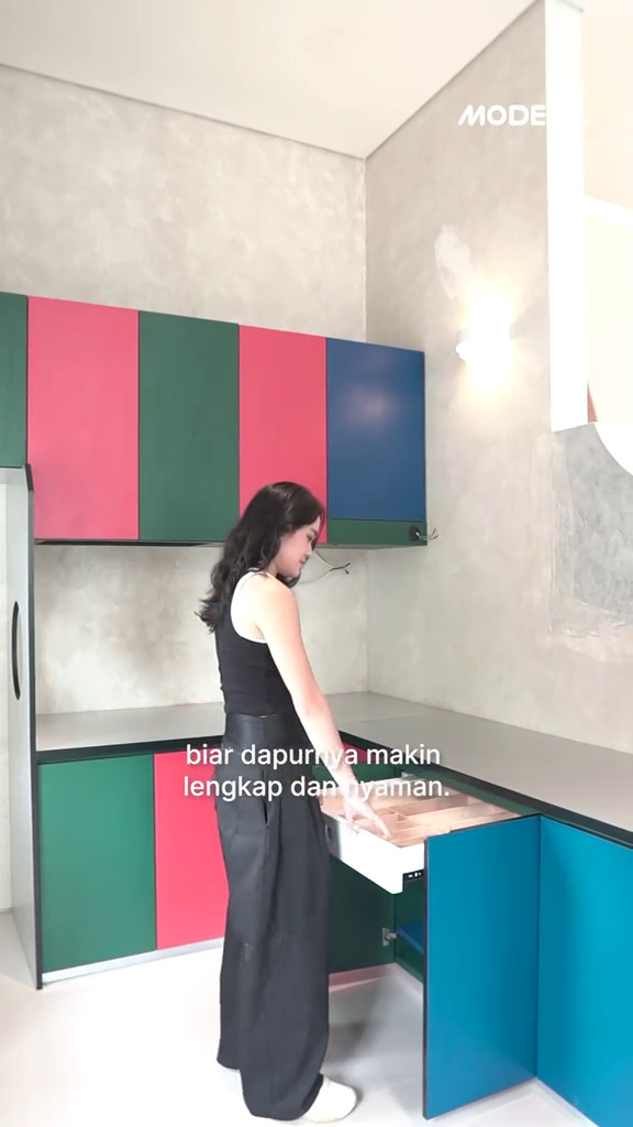 9 Potret dapur baru Sheryl Sheinafia desainnya unik, simpel tapi colorful bikin masak makin bahagia