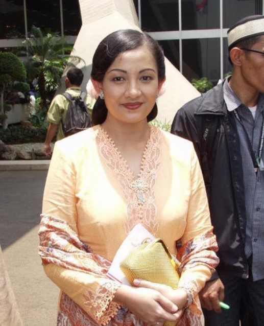 Pilih jadi istri TNI vakum dari artis, ini 11 transformasi bocah yang pernah foto bareng Ani Yudhoyono