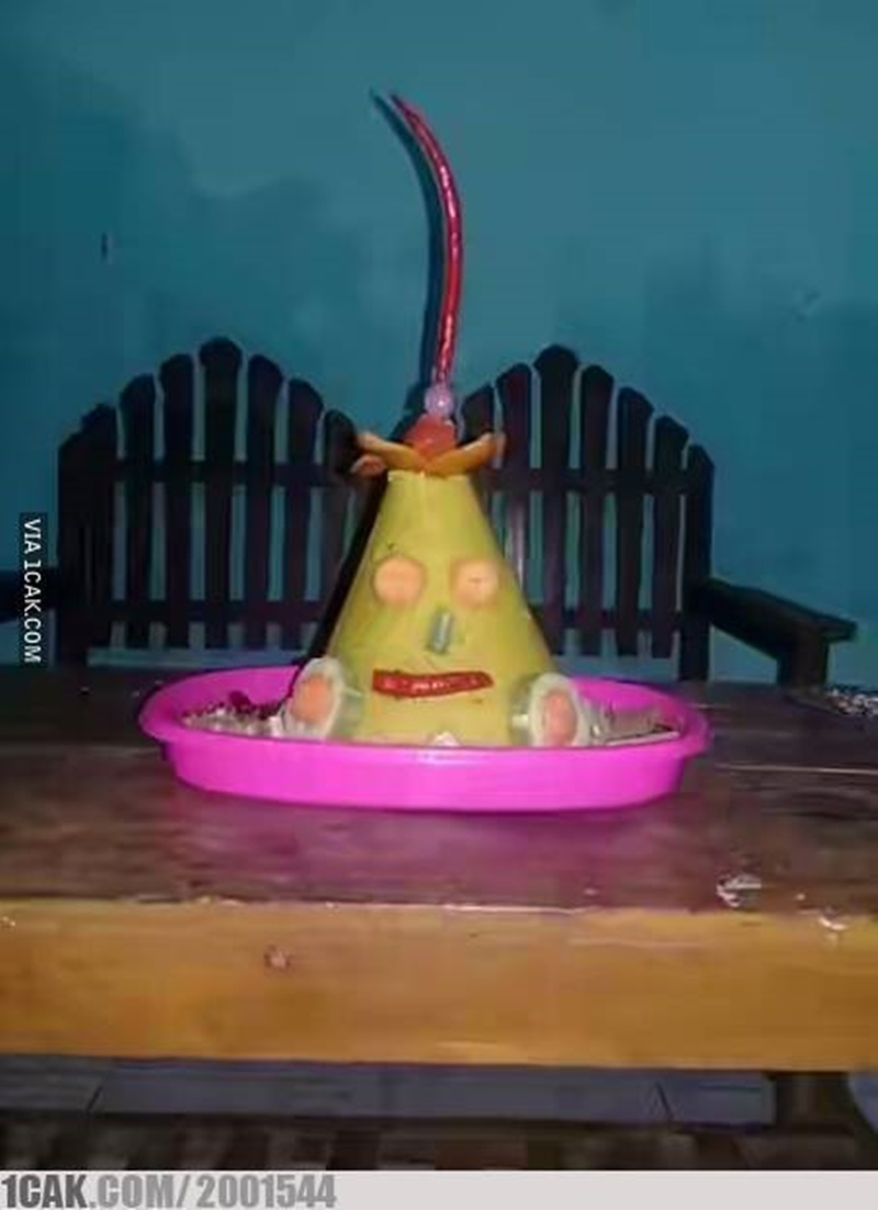 15 Potret lucu nasi kuning dengan bentuk antimainstream, ada yang kemasan sachet kecil