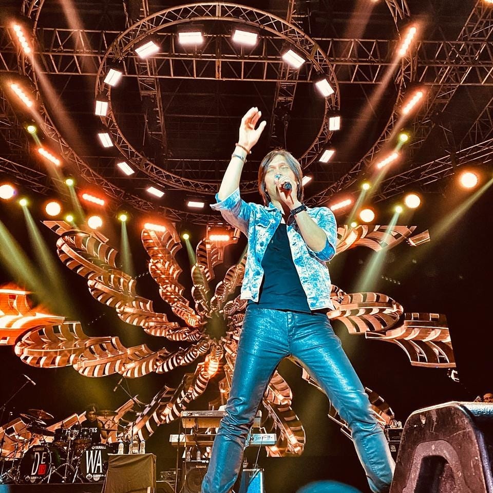 Si kecil ini besarnya kerja kantoran sekarang jadi musisi top, begini 11 potret terkininya