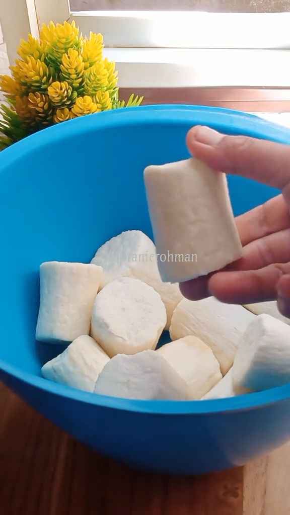 Ternyata bikin singkong goreng mekar nggak harus direbus, coba trik kukus rendam ini
