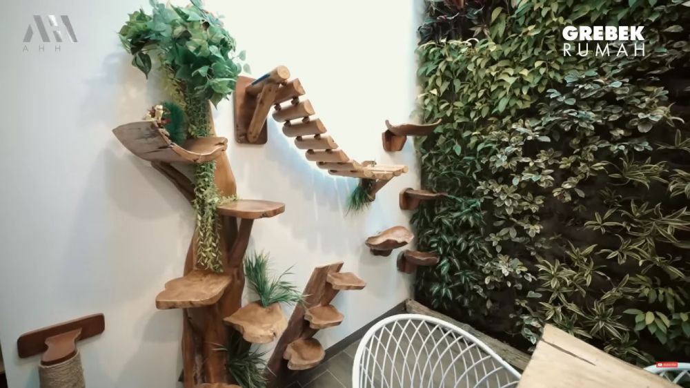 Dulu pernah tidur di lantai bus kini jadi YouTuber sukses, ini 9 potret dapur Denny Sumargo