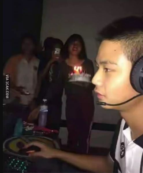 15 Momen lucu kasih surprise ini berujung kocak, aksinya nggak terduga banget