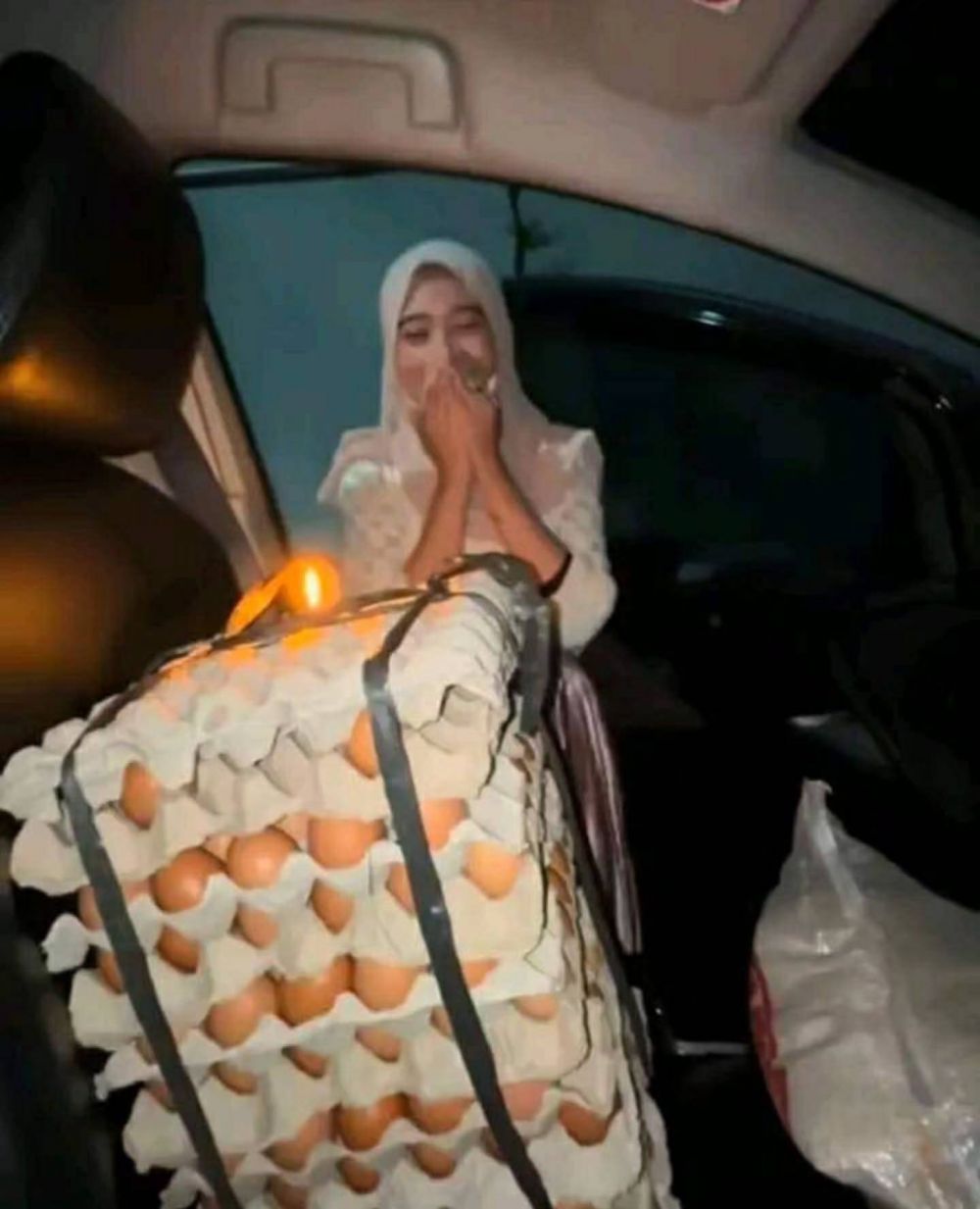 15 Momen lucu kasih surprise ini berujung kocak, aksinya nggak terduga banget