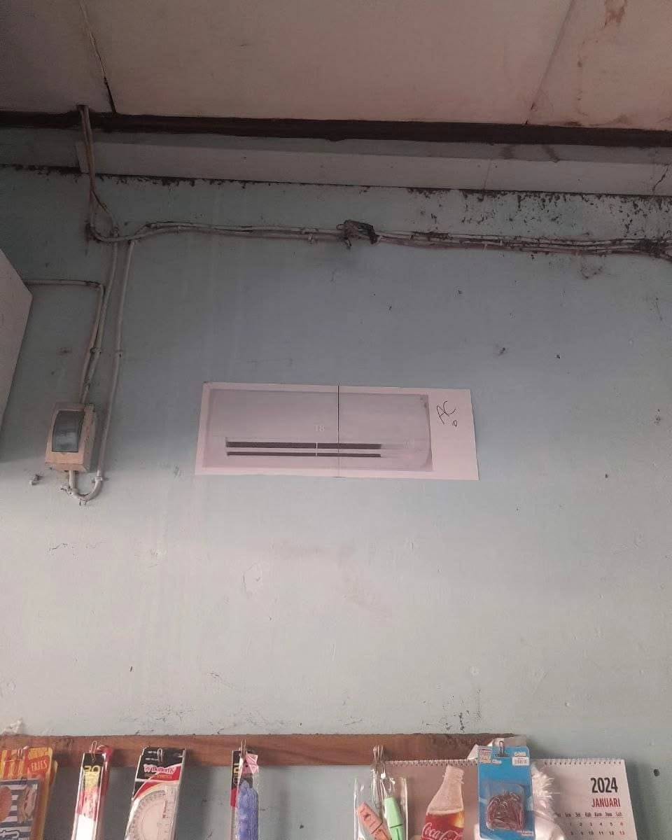 13 Potret kocak main asal pasang AC ini nggak bikin ruangan tambah dingin, tukang service auto ketawa