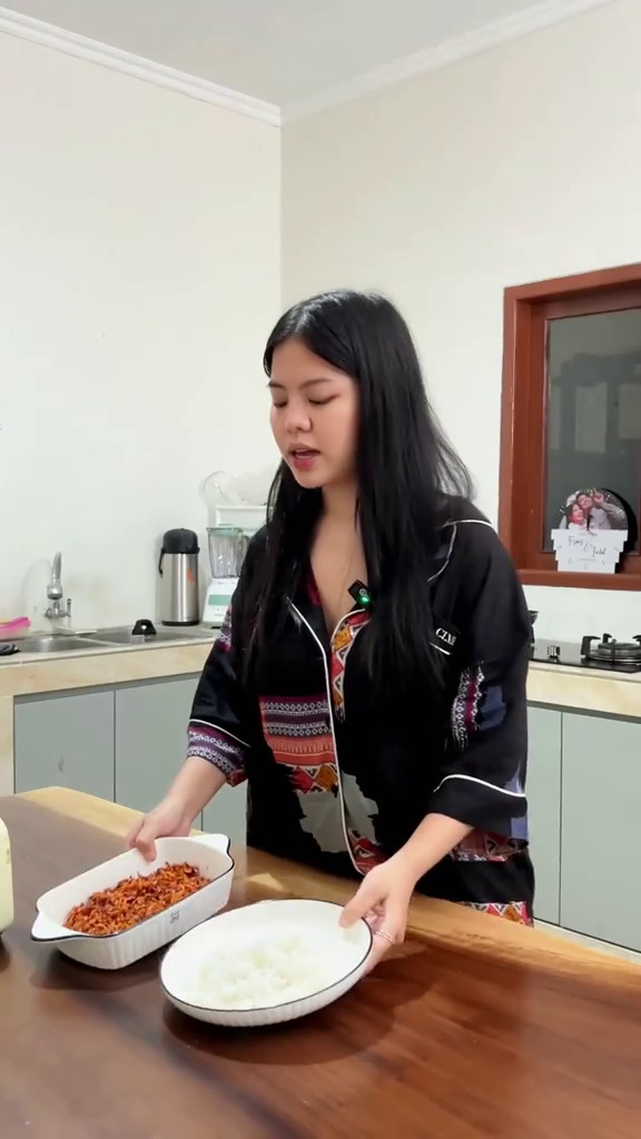 Rumahnya ditaksir Rp3 M, intip 9 potret dapur baru Frans Faisal sederhana tanpa kitchen set lengkap