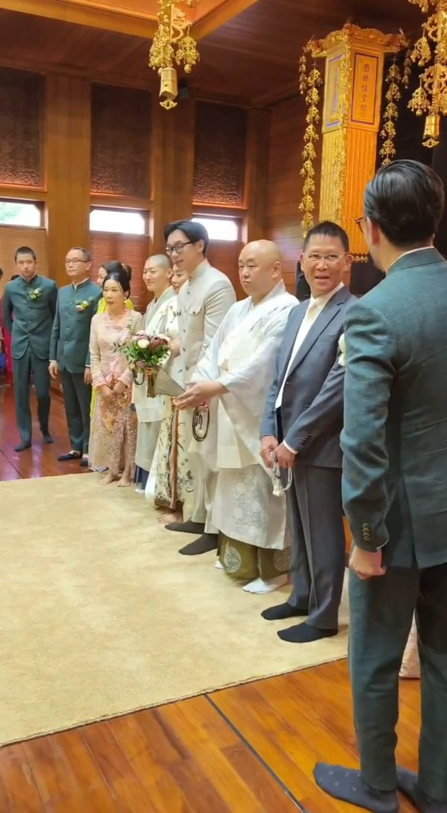 Kenalan dari DM Instagram berujung pelaminan, intip 9 momen pernikahan Brandon Salim dan Dhika Himawan