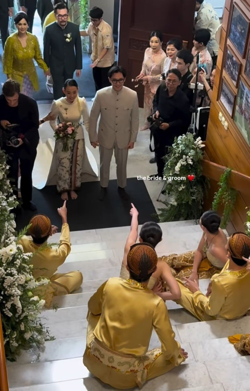 Kenalan dari DM Instagram berujung pelaminan, intip 9 momen pernikahan Brandon Salim dan Dhika Himawan