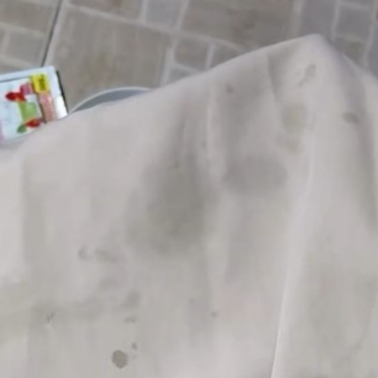 Pakaian terkena noda getah sekarang bisa kembali kinclong seketika, ternyata cukup pakai trik ini