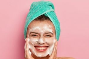 Kini tak perlu beli krim pemutih, ternyata ini cara bikin collagen hempas wajah kusam pakai 1 buah