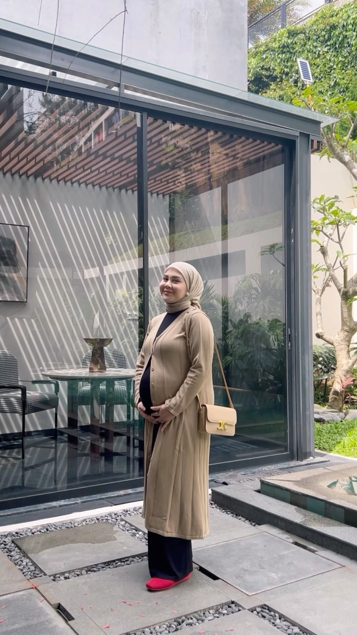 Putuskan KB steril usai punya tiga anak, begini 9 perjuangan kehamilan Kesha Ratuliu