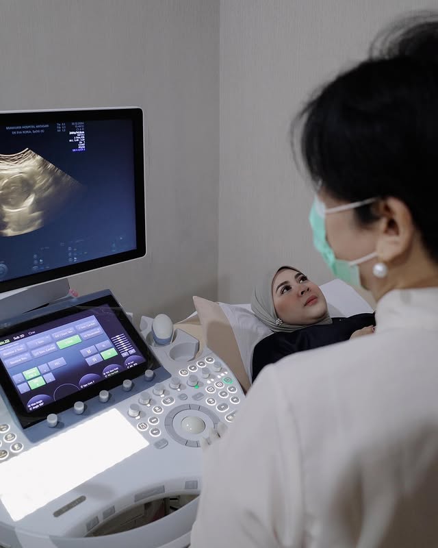 Putuskan KB steril usai punya tiga anak, begini 9 perjuangan kehamilan Kesha Ratuliu