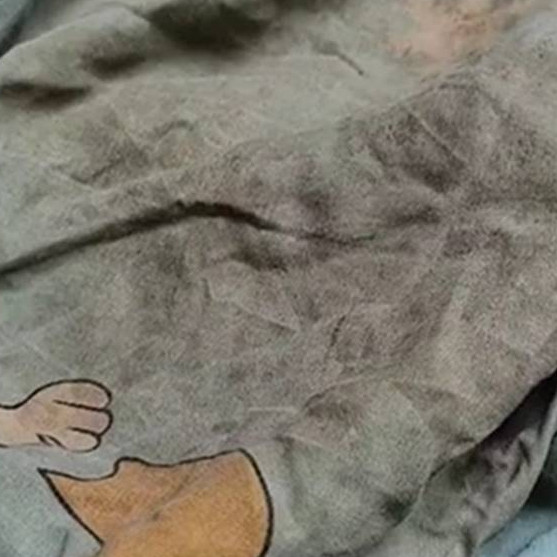 Tanpa capek nyikat, ini trik cuci sarung bantal dekil kembali bersih dan wangi pakai tambahan 1 bahan