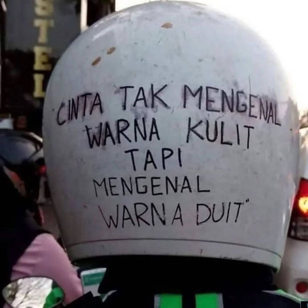 15 Tulisan lucu di belakang motor ini bikin pengendara lain cekikikan, hati-hati gagal fokus