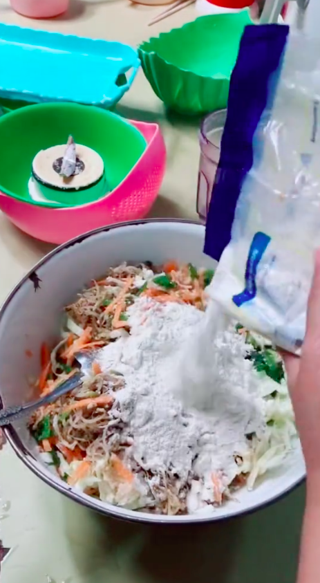 Akhirnya tahu kenapa bakwan bisa renyah tanpa margarin, cukup tambahkan 2 bahan dapur ini