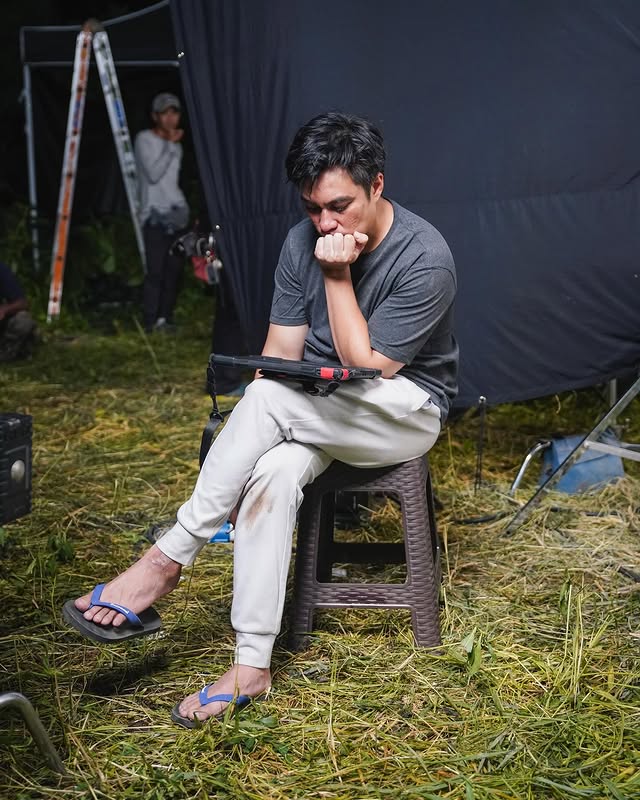 Pura-pura kuat meski rapuh, Baim Wong curhat di pusara ibunya usai resmi cerai dengan Paula Verhoeven