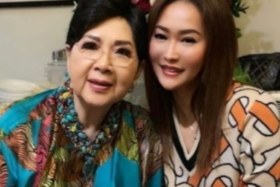 Anggap Titiek Puspa orang tua sendiri, ini cara Inul Daratista obati rasa sedih