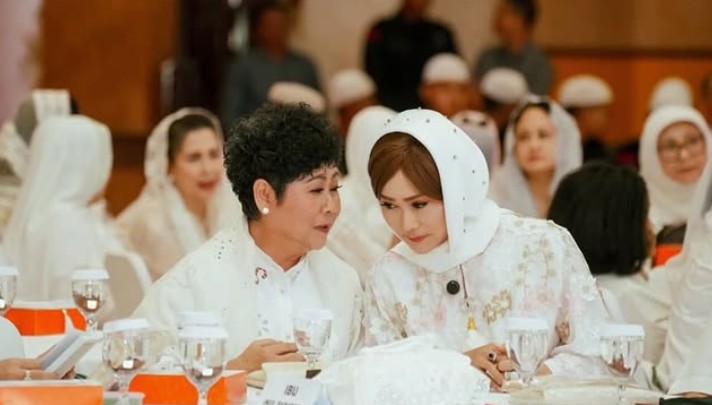 Dekornya sesuai dengan warna kesukaan Titiek Puspa, ini 9 momen tahlilan 7 hari kepergian sang maestro