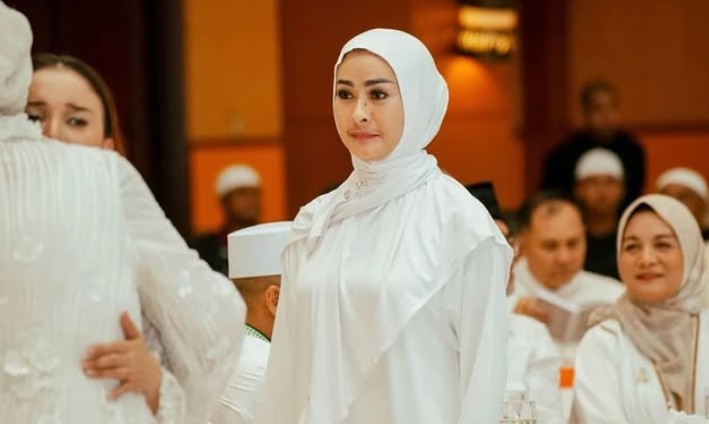 Dekornya sesuai dengan warna kesukaan Titiek Puspa, ini 9 momen tahlilan 7 hari kepergian sang maestro