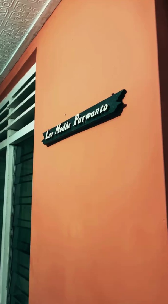 Kecilnya di rumah warisan nenek, 7 potret hunian artis yang sempat jadi wakil bupati ini sederhana