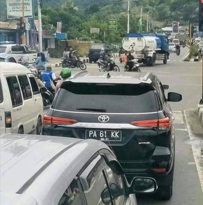 19 Pelat nomor kendaraan motor dan mobil milik warga +62 ini bikin ngakak, bakal jadi incaran polisi