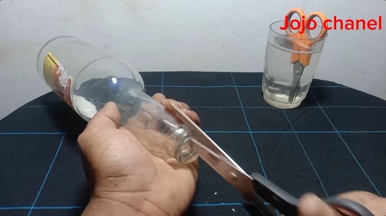 Jangan langsung dibuang, ini cara atasi gunting tumpul jadi tajam pakai 1 alat dan bahan dapur