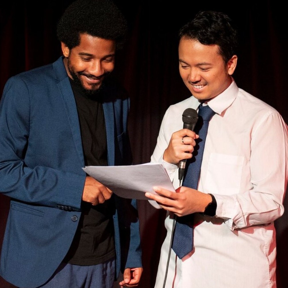 50 Pantun kocak pembuka acara terbaru 2025, anti garing dan bikin suasana jadi menyenangkan