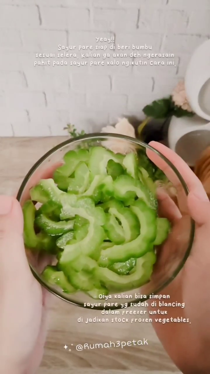 Sekarang jadi tahu kenapa menghilangkan pahit pare nggak harus diremas garam, coba cara rebus ini yuk