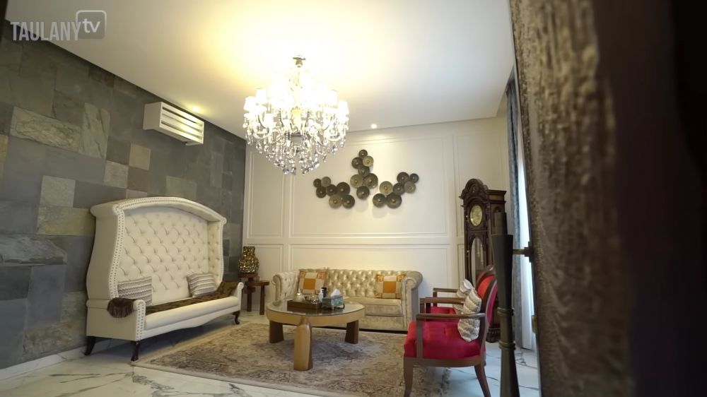 Dulu dicibir numpang hidup istri kini punya rumah Rp50 M, intip 13 potret hunian Andhika Pratama