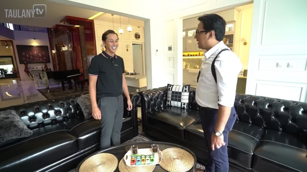 Dulu dicibir numpang hidup istri kini punya rumah Rp50 M, intip 13 potret hunian Andhika Pratama