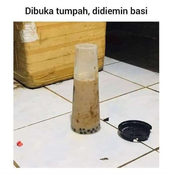 11 Potret kocak minuman tumpah ini nyesek pol, disengaja atau nggak ya?