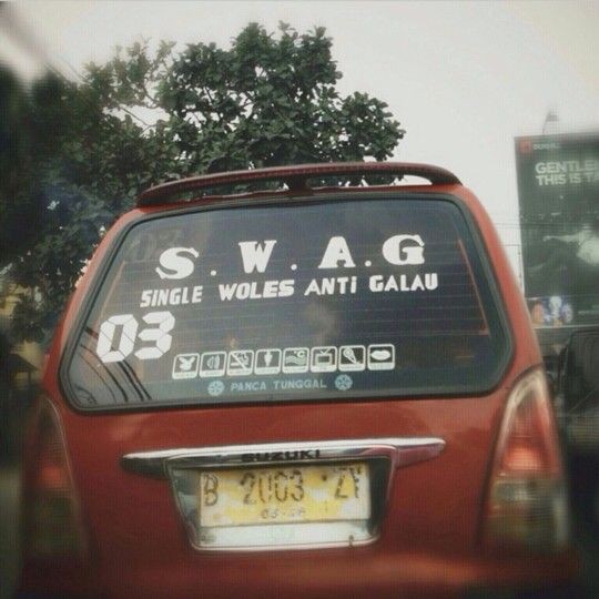 11 Singkatan lucu tulisan di belakang mobil ini bikin pengendara lain ketawa tipis