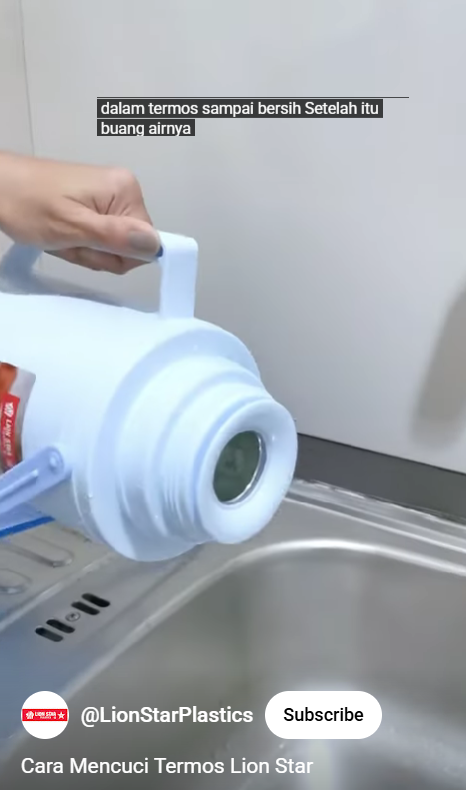 Trik membersihkan bagian dalam termos sekarang super mudah, noda dan bau langsung enyah seketika