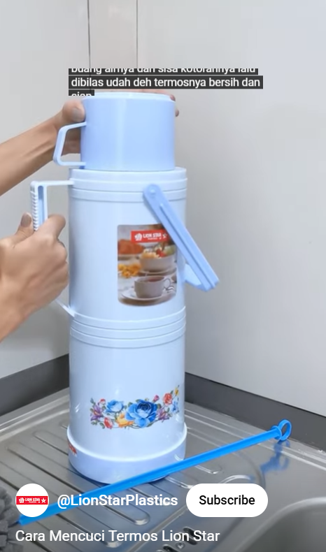 Trik membersihkan bagian dalam termos sekarang super mudah, noda dan bau langsung enyah seketika