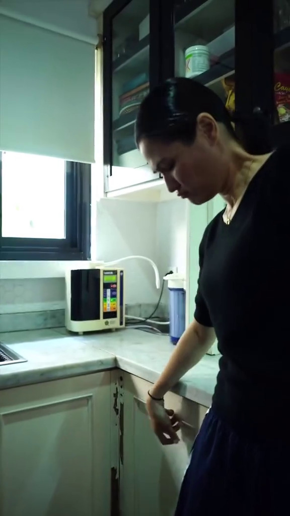 9 Potret dapur baru Marcell Siahaan desainnya mewah, ada sudut khusus untuk menyimpan buku