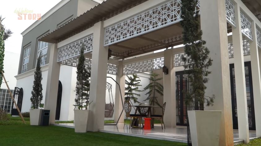 Terletak di bangunan khusus, 9 potret dapur baru Ustaz Solmed ini fasilitas mewahnya bikin mupeng