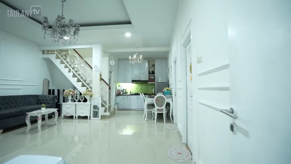 Dulu dibayar Rp 70 ribu kini punya rumah mewah, 9 potret dapur penyanyi ini letaknya bikin salfok