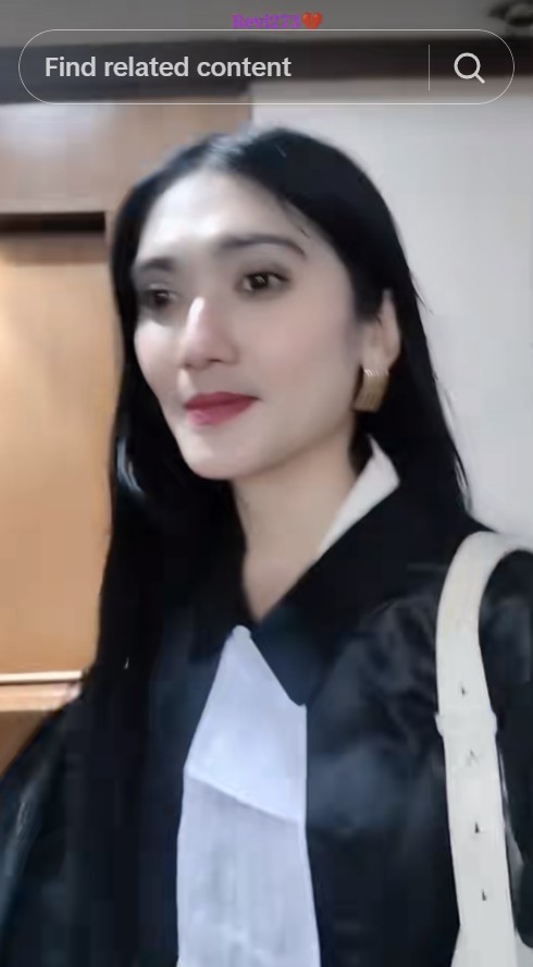 Revi Mariska artis Genta Buana dulu kerap tuai kontroversi kini jadi advokat, ini 9 potretnya