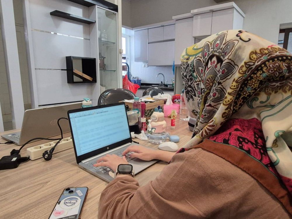 Dilema ibu zaman now: Ingin produktif kerja, tapi dihantui suara hati "aku ibu yang payah"