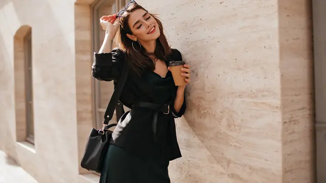 5 Zodiak ekspresif di chat tapi pemalu di dunia nyata