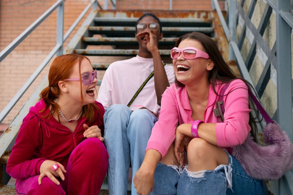 50 Pantun zaman now 2025, kocak, satir, tapi ngena di hati