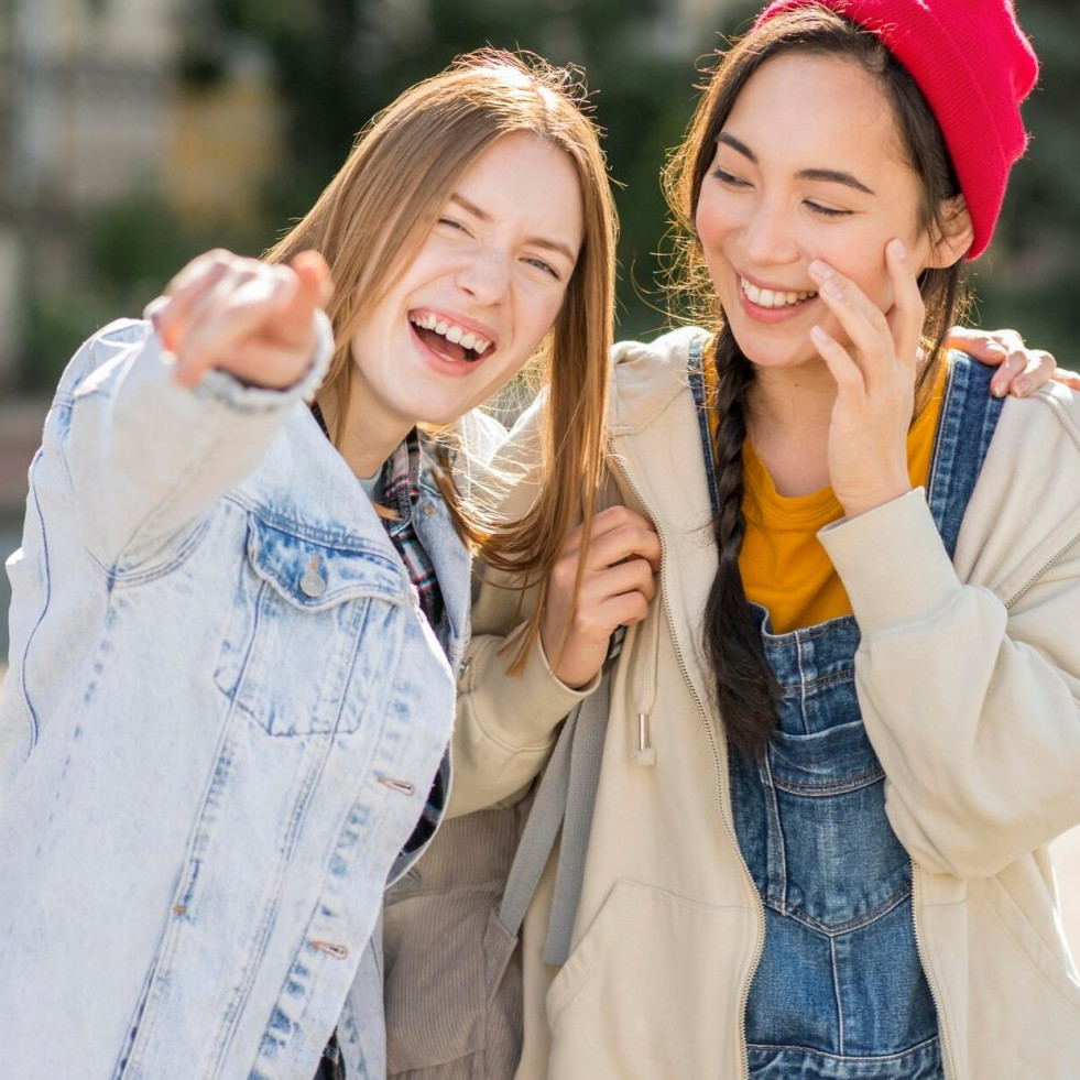 50 Pantun zaman now 2025, kocak, satir, tapi ngena di hati