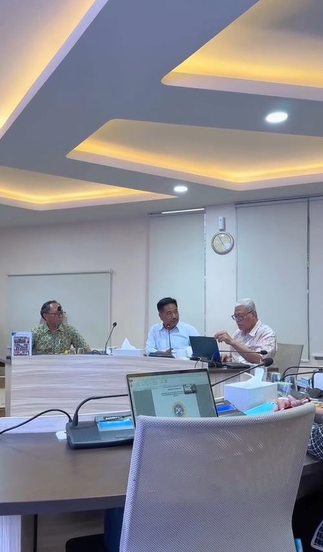 9 Momen Ashanty ujian proposal disertasi S3 Unair, menangis usai dinyatakan lulus dengan nilai A