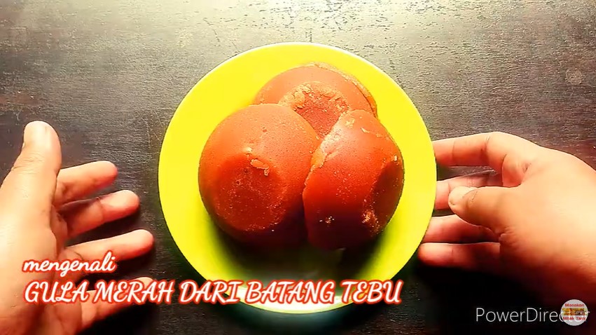 Ternyata cara membedakan gula aren asli dan palsu bisa sekilat mata aja, nggak perlu dilarutkan air